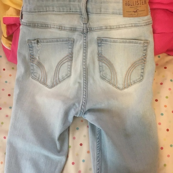 Hollister High Rise Jeans - Picture 5 of 6
